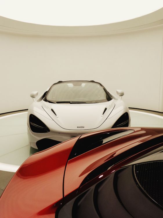 Voiture de Sport Ferrari Blanche et Rouge. Wallpaper in 3888x5184 Resolution