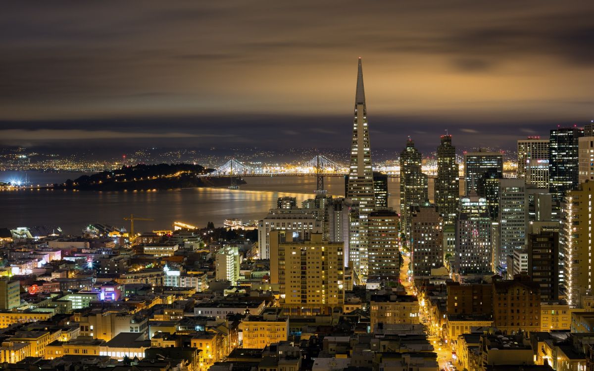 Horizon de la Ville Pendant la Nuit. Wallpaper in 3840x2400 Resolution