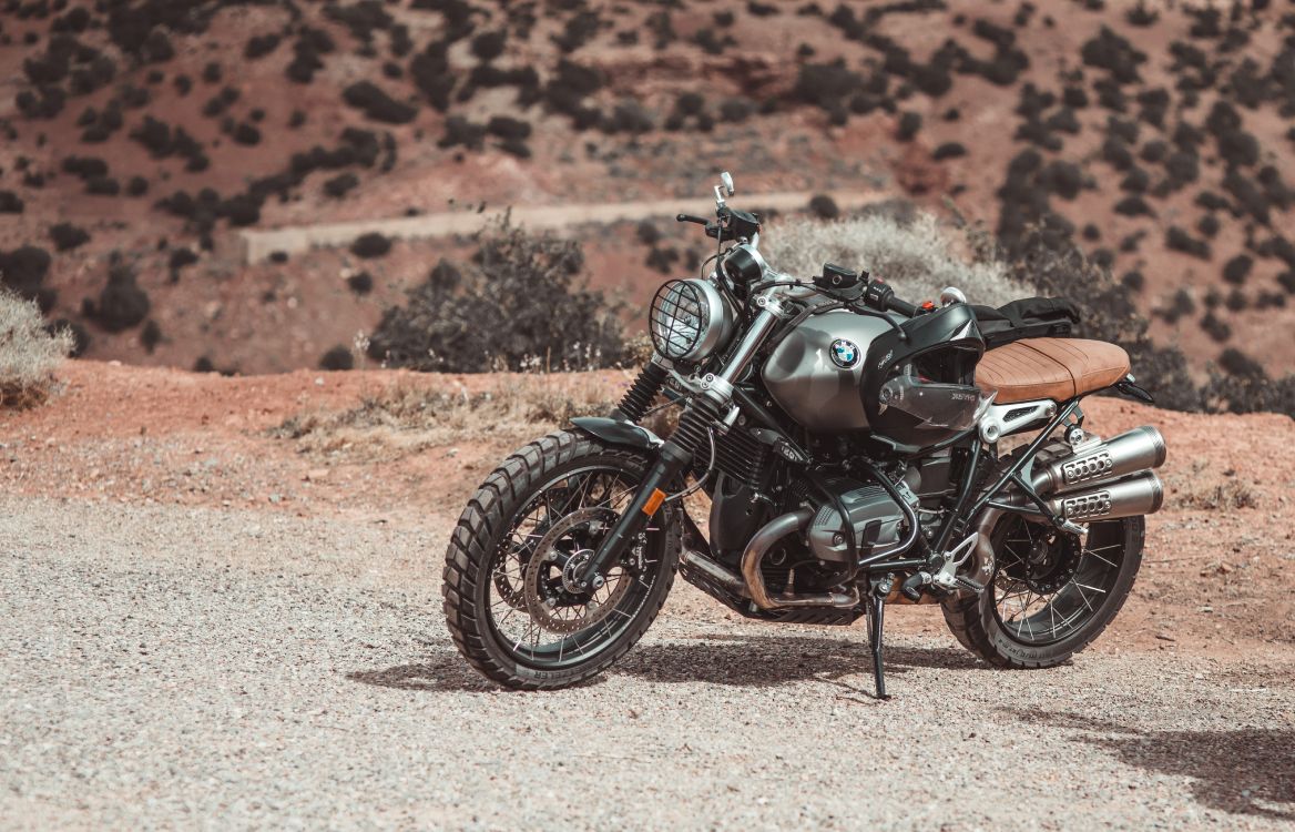 Black and Brown Motorcycle on Brown Sand During Daytime. Wallpaper in 6152x3949 Resolution