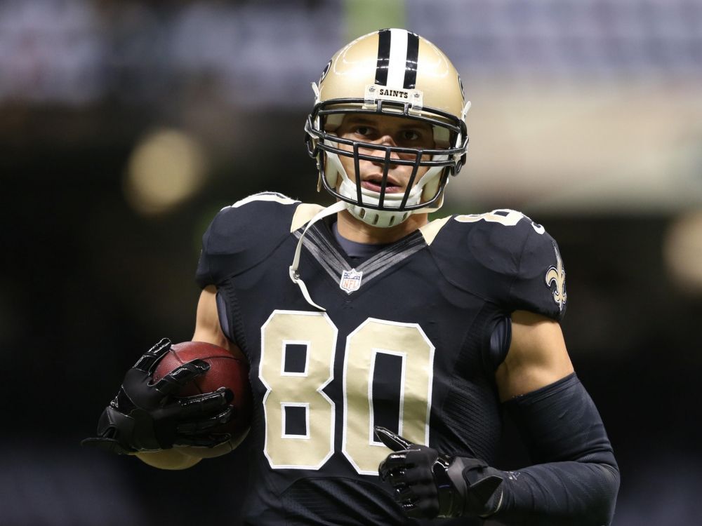 Fußballspieler im Schwarz-weißen Trikot-Shirt. Wallpaper in 2048x1536 Resolution