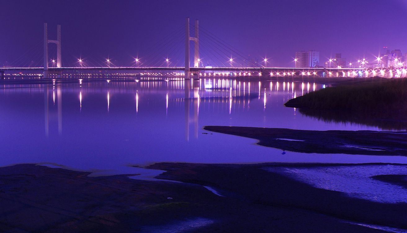 Pont Au-dessus de L'eau Pendant la Nuit. Wallpaper in 4134x2362 Resolution