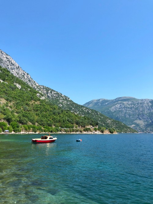 Image body of water, mountainous landforms, water, watercraft, mountain range