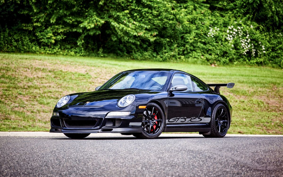 Porsche 911 Negro en la Carretera Durante el Día. Wallpaper in 3840x2400 Resolution