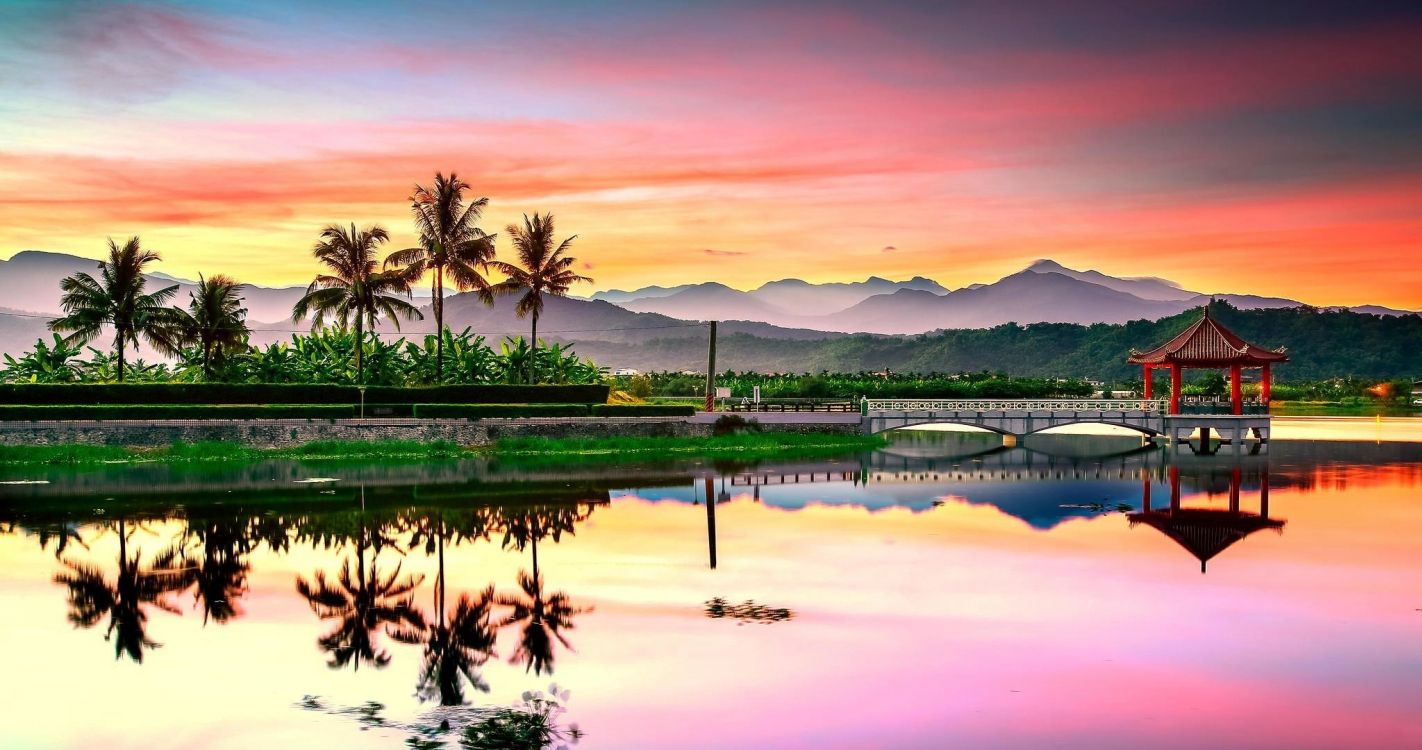 Arbres Verts Près du Plan D'eau Pendant le Coucher du Soleil. Wallpaper in 4096x2160 Resolution