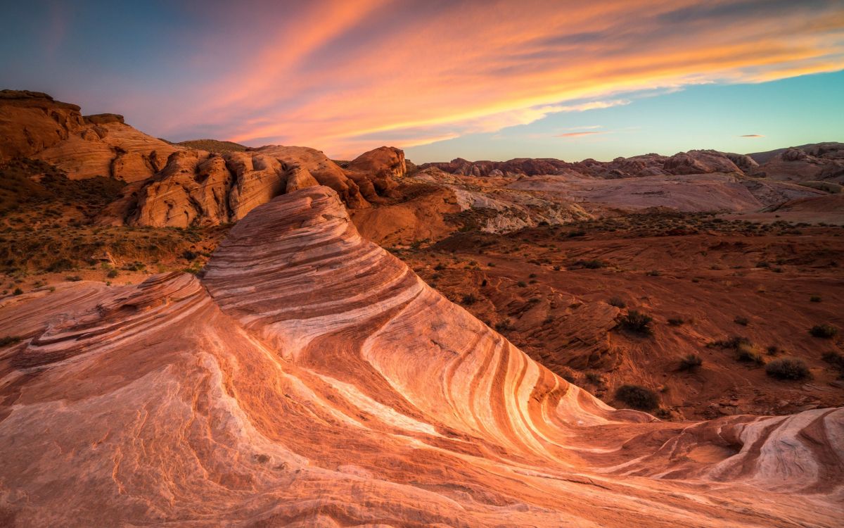 Tagsüber Braune Felsformation Unter Blauem Himmel. Wallpaper in 2560x1600 Resolution