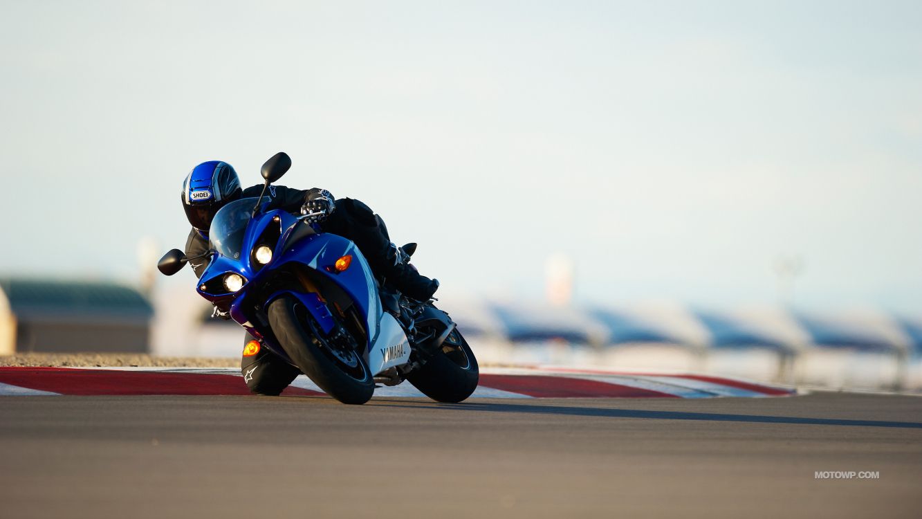 Blue and Black Sports Bike on Road During Daytime. Wallpaper in 3840x2160 Resolution