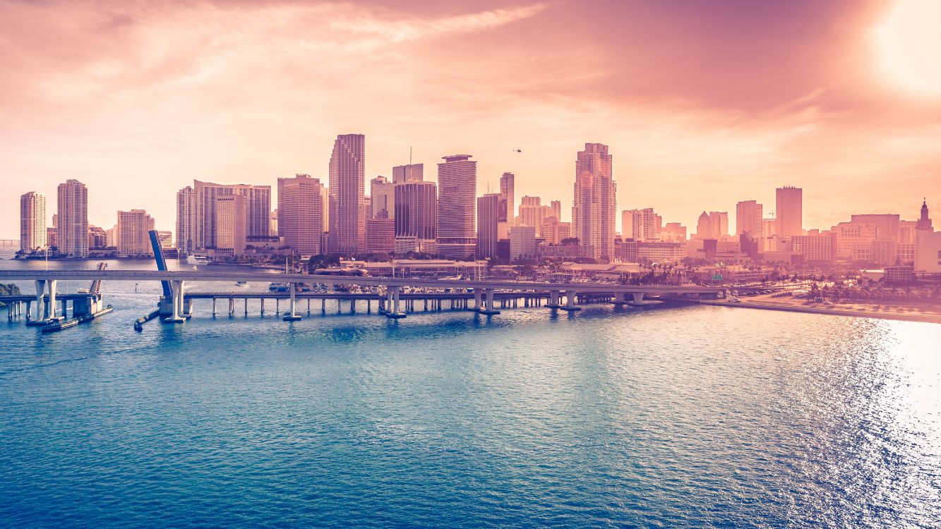 Miami, South Beach, Innenstadt Von Miami, Schlüssel Biscayne, Wasser. Wallpaper in 5120x2880 Resolution