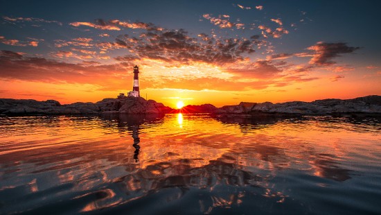 Image silhouette of lighthouse during sunset