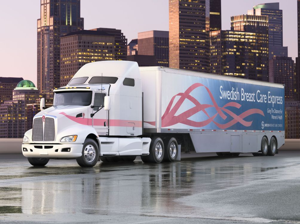 Weiß-roter LKW Tagsüber Unterwegs. Wallpaper in 7146x5334 Resolution