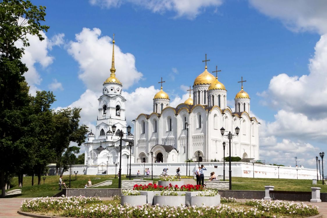 Bâtiment en Béton Blanc et Marron Sous Ciel Bleu Pendant la Journée. Wallpaper in 3000x2000 Resolution