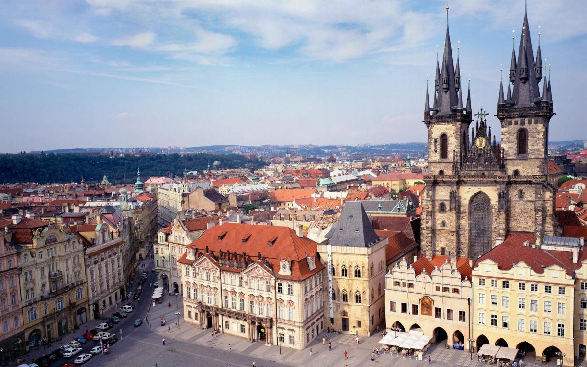 Edificio de Hormigón Marrón y Blanco Bajo un Cielo Azul Durante el Día. Wallpaper in 2880x1800 Resolution
