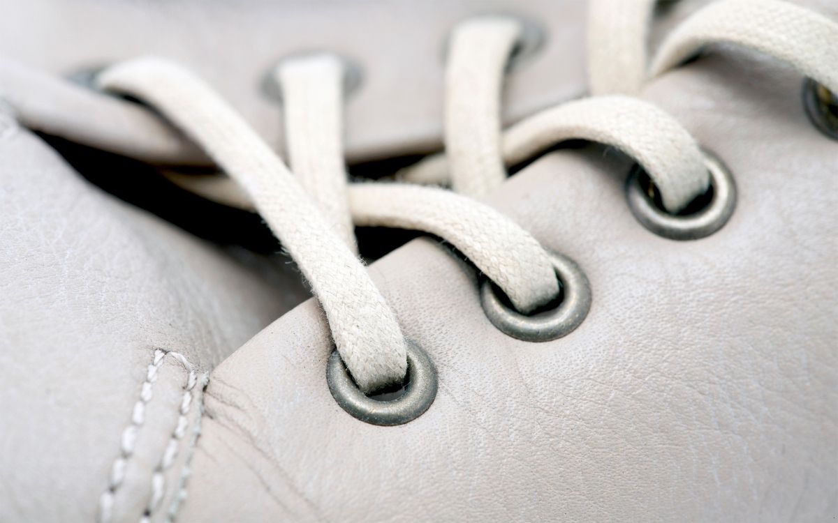Textile en Cuir Blanc Avec Lacet Blanc. Wallpaper in 2560x1600 Resolution