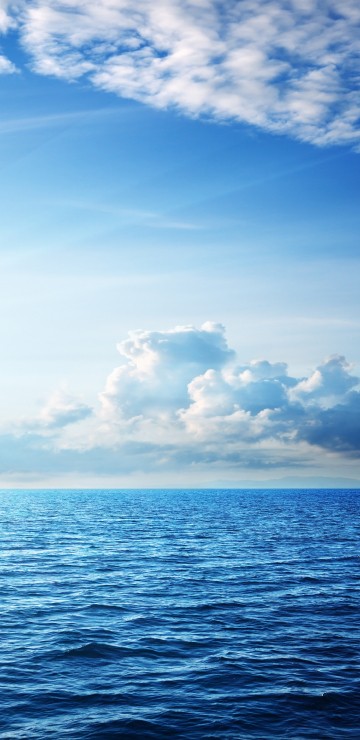 Image blue sea under blue sky and white clouds during daytime