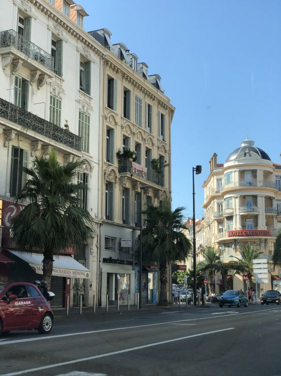 Ventana, Barrio, Carretera, Ciudad, Rey. Wallpaper in 1536x2048 Resolution