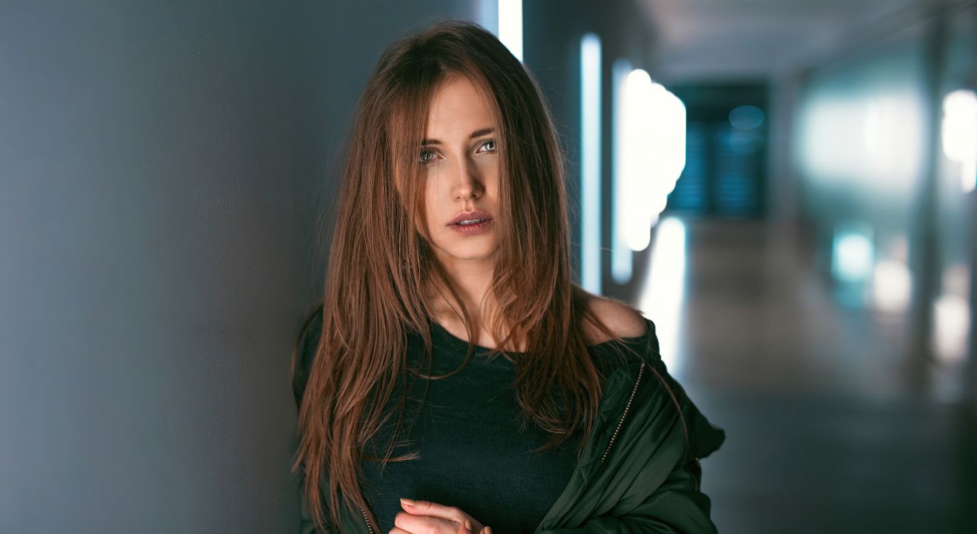 Schönheit, Modell, Portrait, Braune Haare, Lippe. Wallpaper in 3840x2097 Resolution