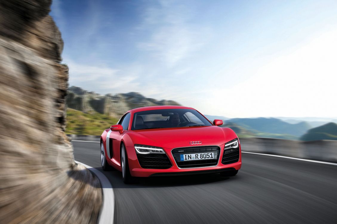 Audi r 8 Rojo en la Carretera Durante el Día. Wallpaper in 2048x1360 Resolution