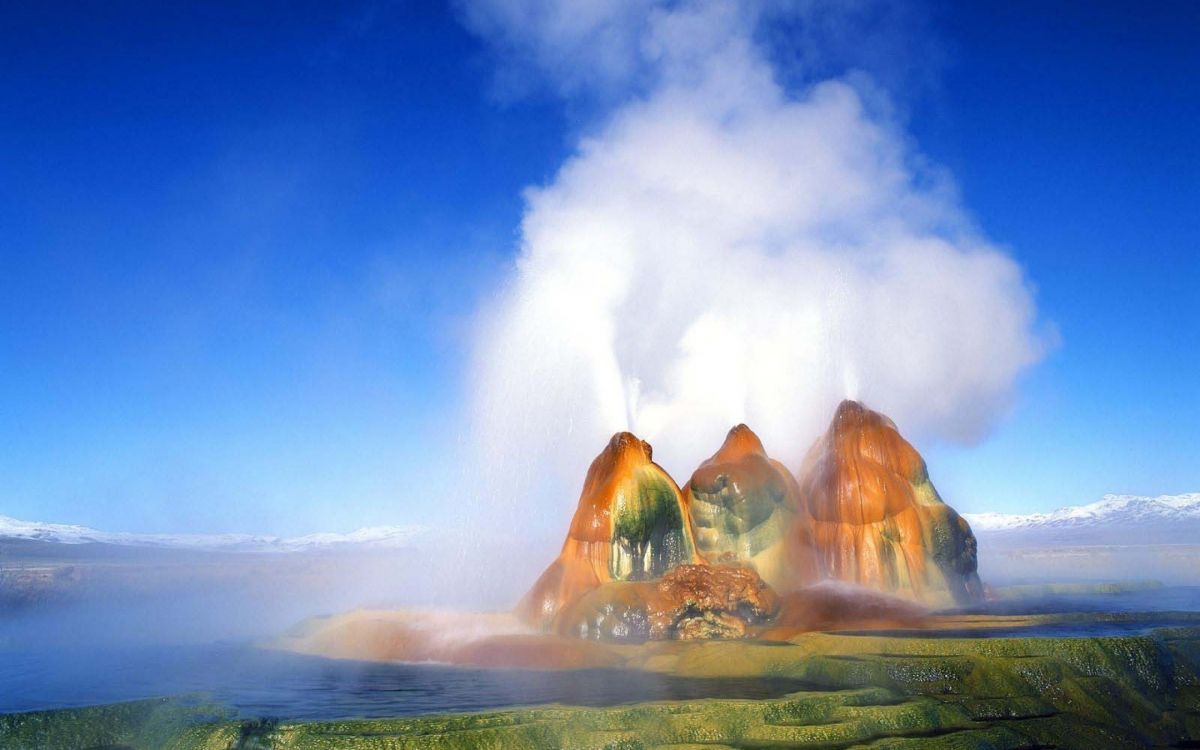 Formación de Roca Marrón Bajo un Cielo Azul Durante el Día. Wallpaper in 2560x1600 Resolution