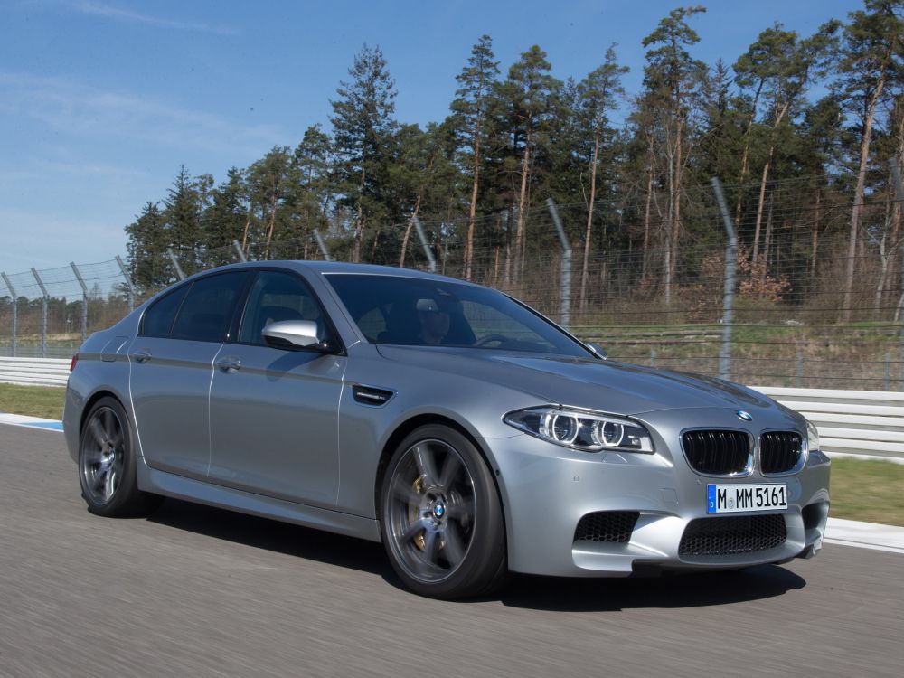 Bmw m 3 Grise Sur Route Pendant la Journée. Wallpaper in 2048x1536 Resolution