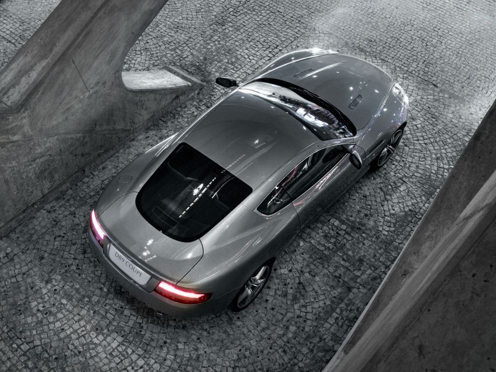Silberner Porsche 911 Unterwegs. Wallpaper in 2048x1536 Resolution