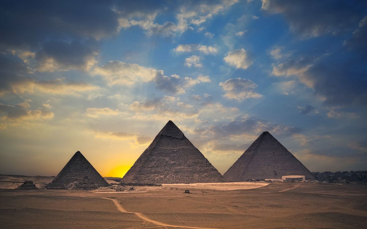 Download 2880x1800 Wallpaper Braune Pyramide Unter Blauem Himmel Braune Pyramide Unter Blauem Himmel. Wallpaper in 2880x1800 Resolution
