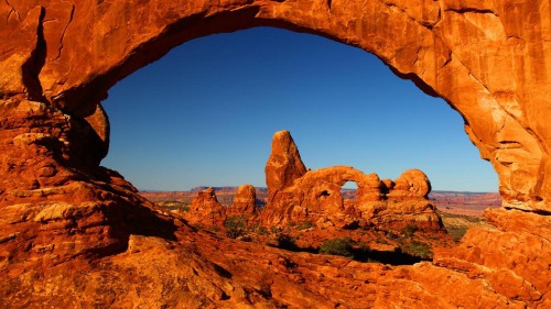 Image brown rock formation under blue sky during daytime