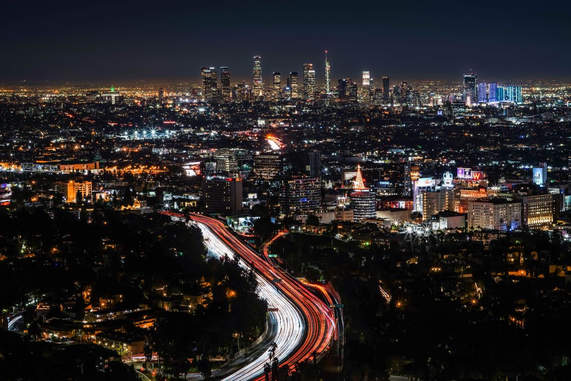 Zeitrafferfotografie Der Lichter Der Stadt Während Der Nacht. Wallpaper in 9276x6184 Resolution