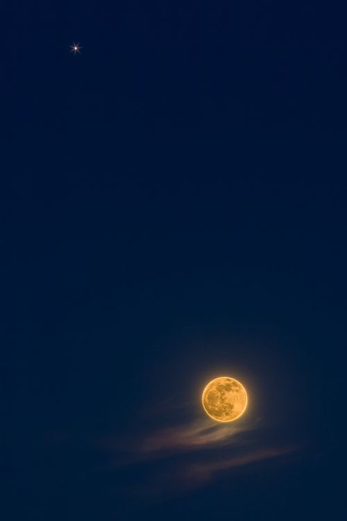 Pleine Lune Dans le Ciel. Wallpaper in 2159x3238 Resolution