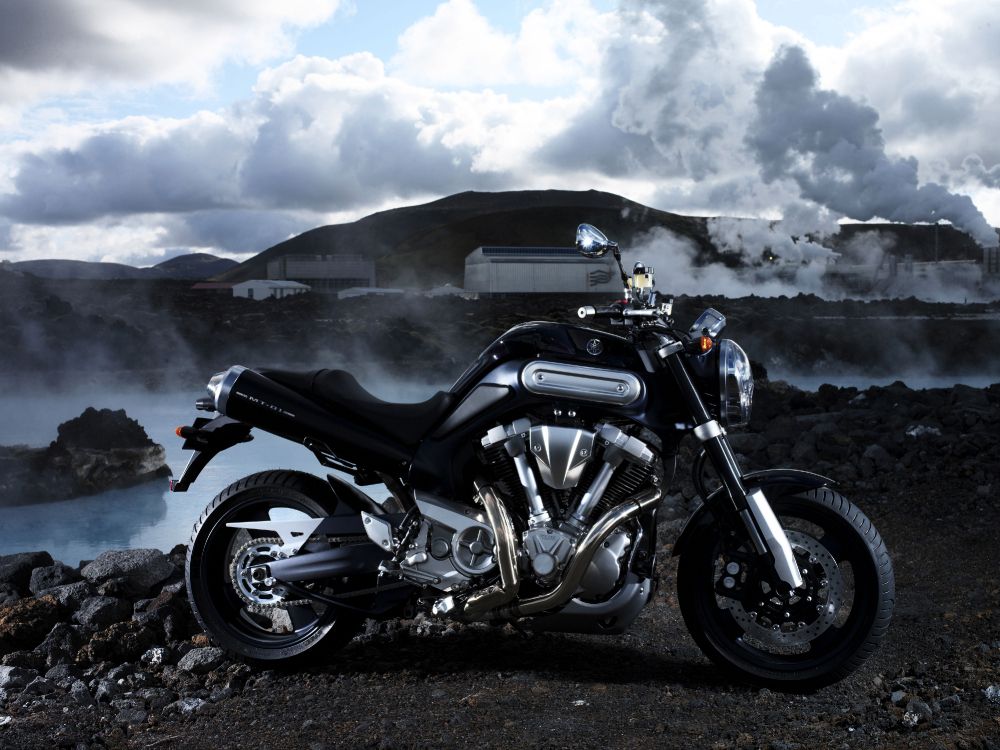 Kostenlose Hintergrundbilder Schwarz Silbernes Cruiser Motorrad Auf Schwarzem Boden Bilder Fur Ihren Desktop Und Fotos
