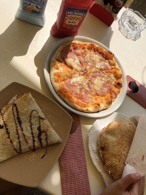 Pizza, Breakfast, Europäische Küche, Fladenbrot, Lebensmittel. Wallpaper in 1536x2048 Resolution