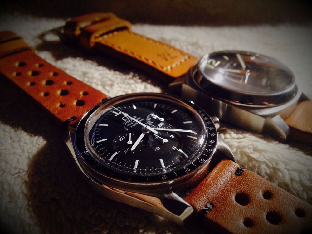 Brown Leather Strap Silver Round Chronograph Watch. Wallpaper in 3264x2448 Resolution