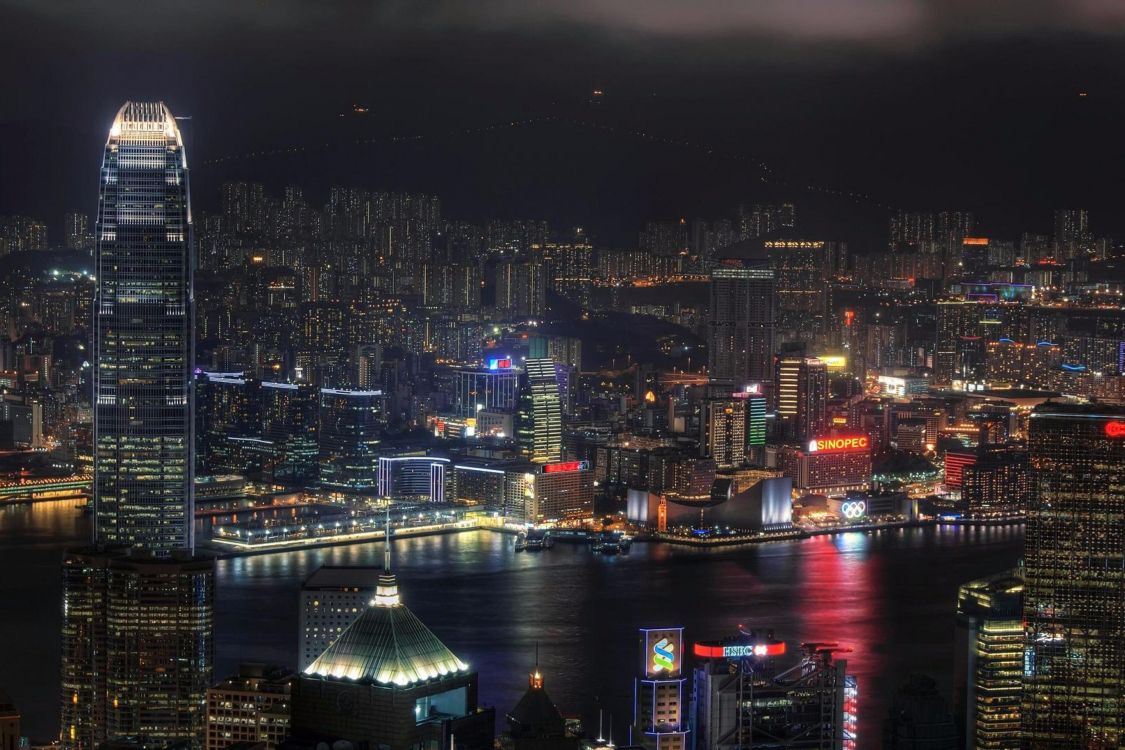 Horizonte de la Ciudad Durante la Noche. Wallpaper in 2736x1824 Resolution