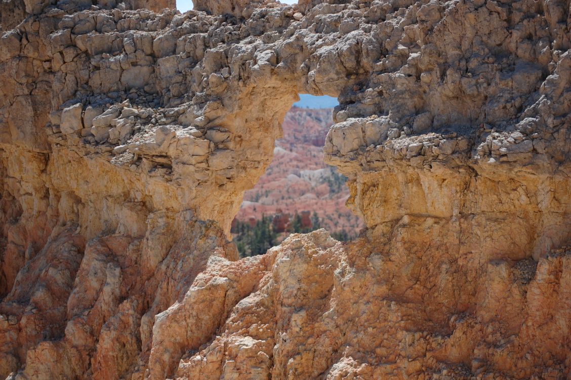 Tagsüber Brauner Felsiger Berg. Wallpaper in 3008x2000 Resolution