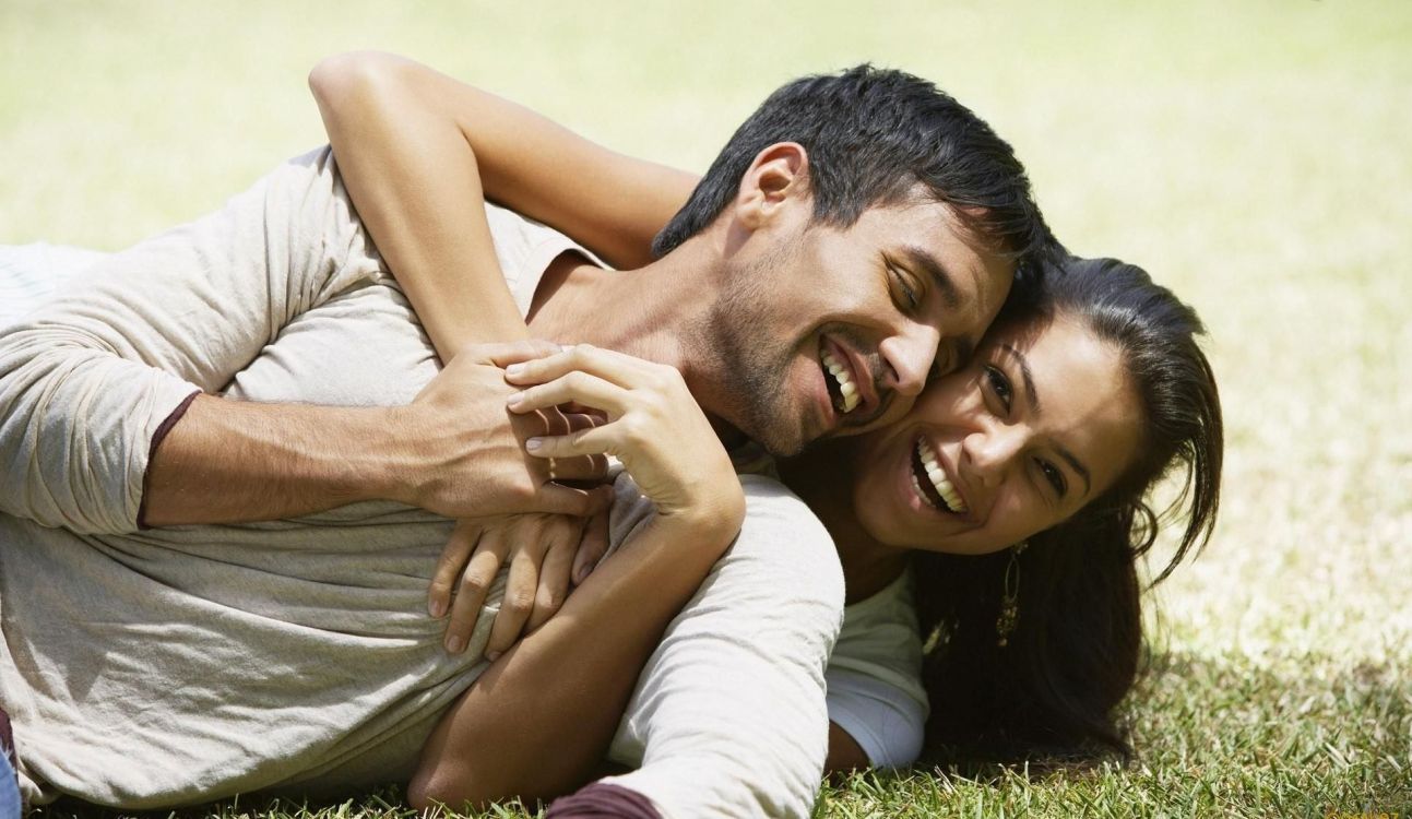 Amour, Interaction, Câlin, Couple, Mari. Wallpaper in 1920x1113 Resolution