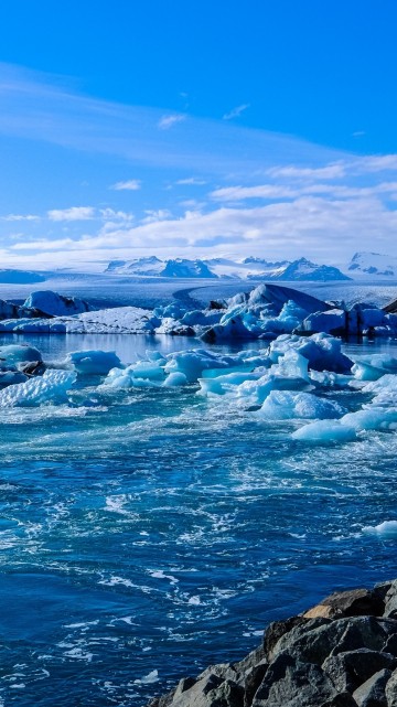 Image ice on body of water during daytime