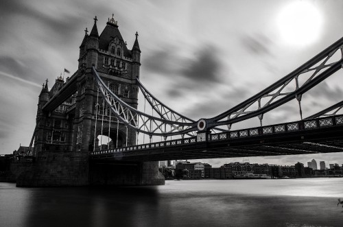 Image gray bridge under gray sky