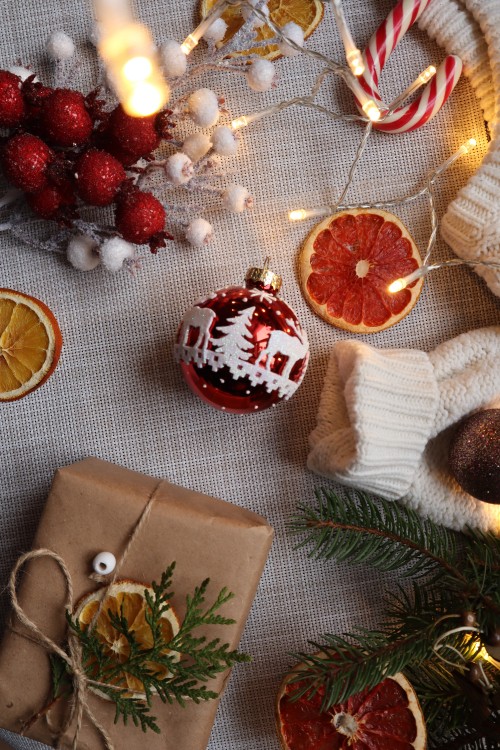 Image sliced lemon beside white and red baubles