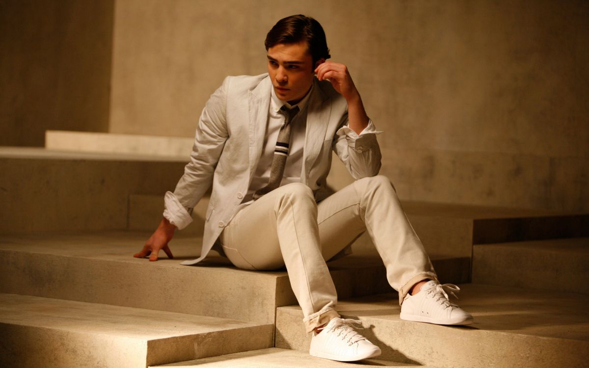 Ed Westwick, gossip girl, Chuck Bass, actor, sitting