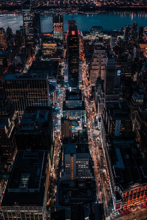 Vista Aérea de Los Edificios de la Ciudad Durante la Noche.. Wallpaper in 3597x5388 Resolution