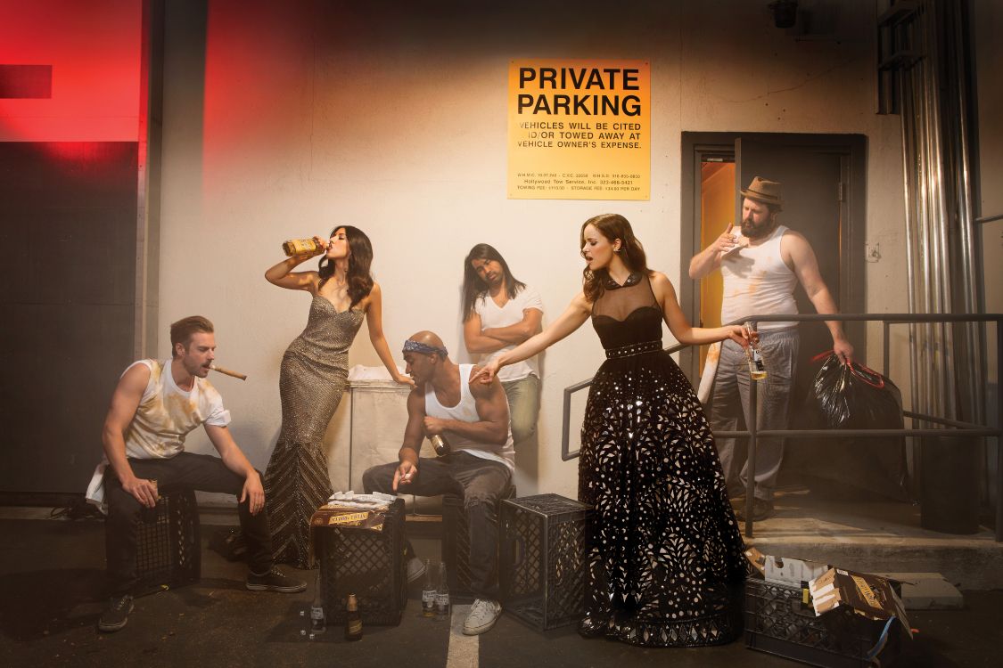 Gruppe Von Frauen, Die Auf Der Bühne Stehen. Wallpaper in 5613x3742 Resolution