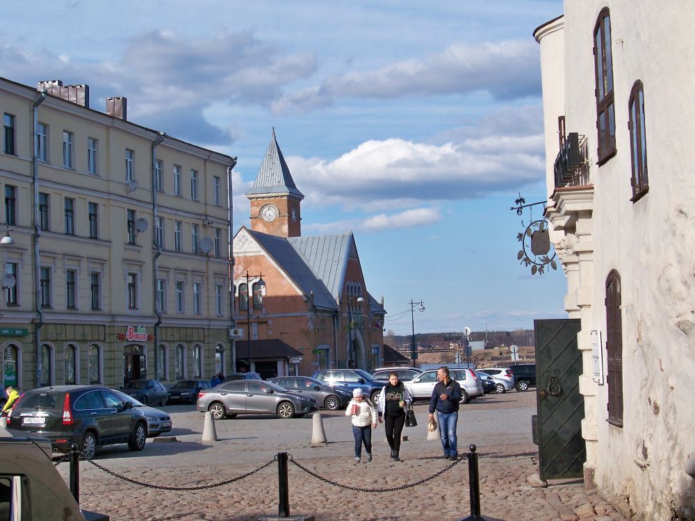 Autos Parken Tagsüber Auf Dem Parkplatz in Der Nähe Des Braunen Betongebäudes. Wallpaper in 3000x2250 Resolution