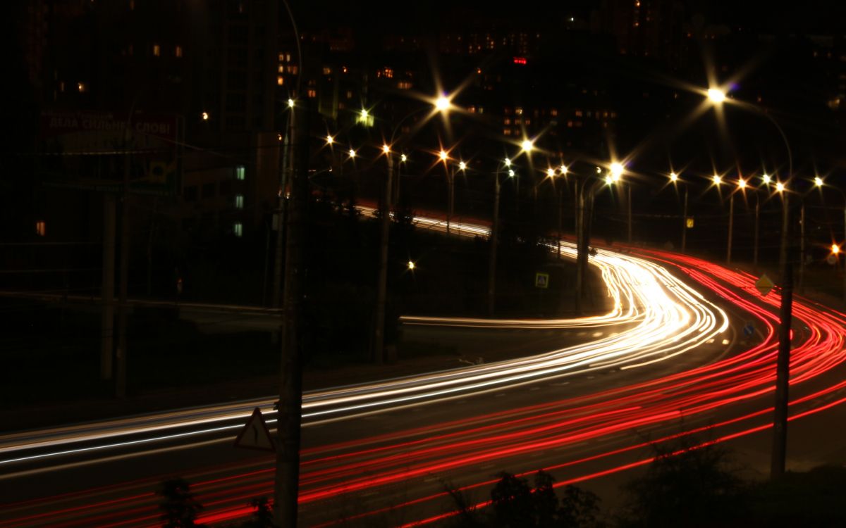 Photographie en Accéléré de Voitures Sur la Route Pendant la Nuit. Wallpaper in 2560x1600 Resolution