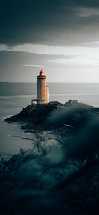 Faro, Agua, Torre, Edificio, Cuerpo de Agua. Wallpaper in 1080x2340 Resolution