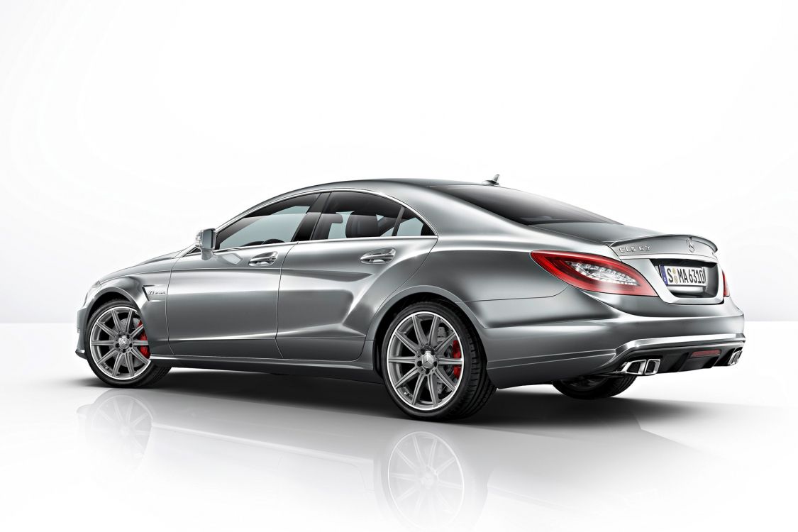 Mercedes Benz Coupé D'argent Sur Fond Blanc. Wallpaper in 2048x1365 Resolution