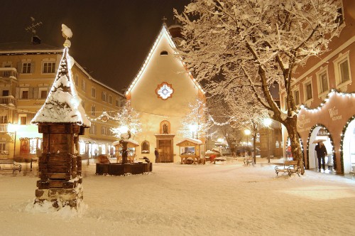 Image Christmas Day, snow, winter, town, tree