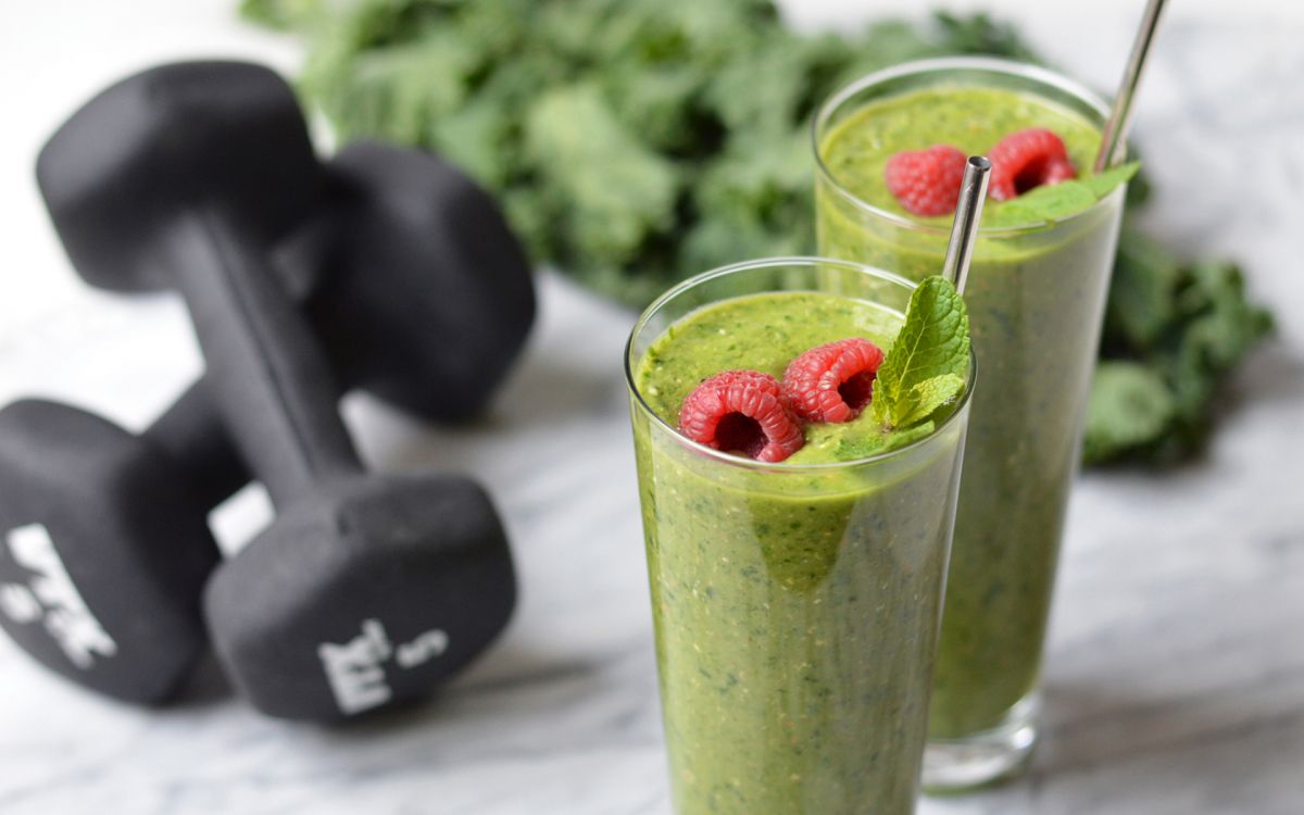 Verre à Boire Clair Avec du Jus de Fraise. Wallpaper in 1920x1200 Resolution