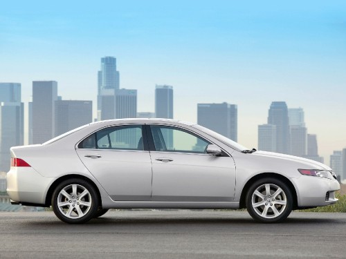 Image silver sedan on gray asphalt road during daytime