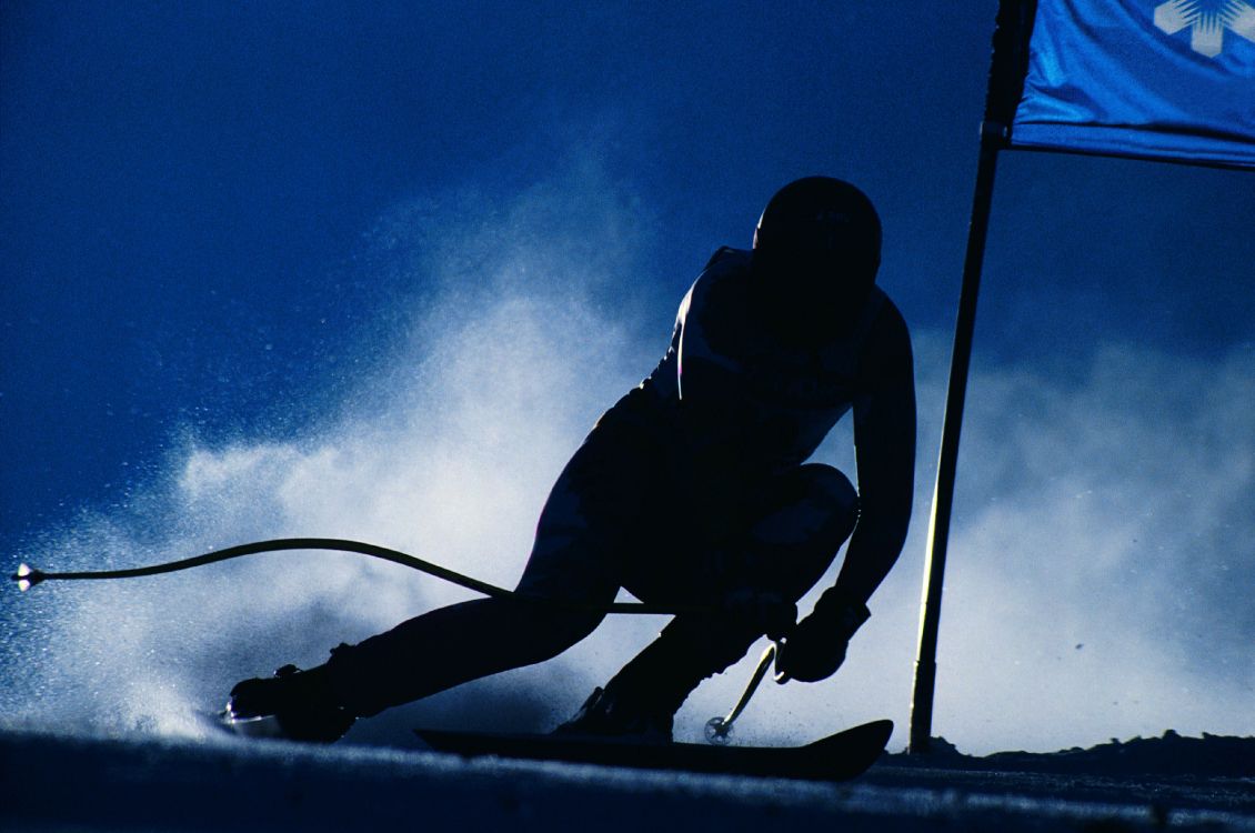 Silhouette of Man Riding Ski Lames Sous Ciel Bleu. Wallpaper in 3815x2532 Resolution