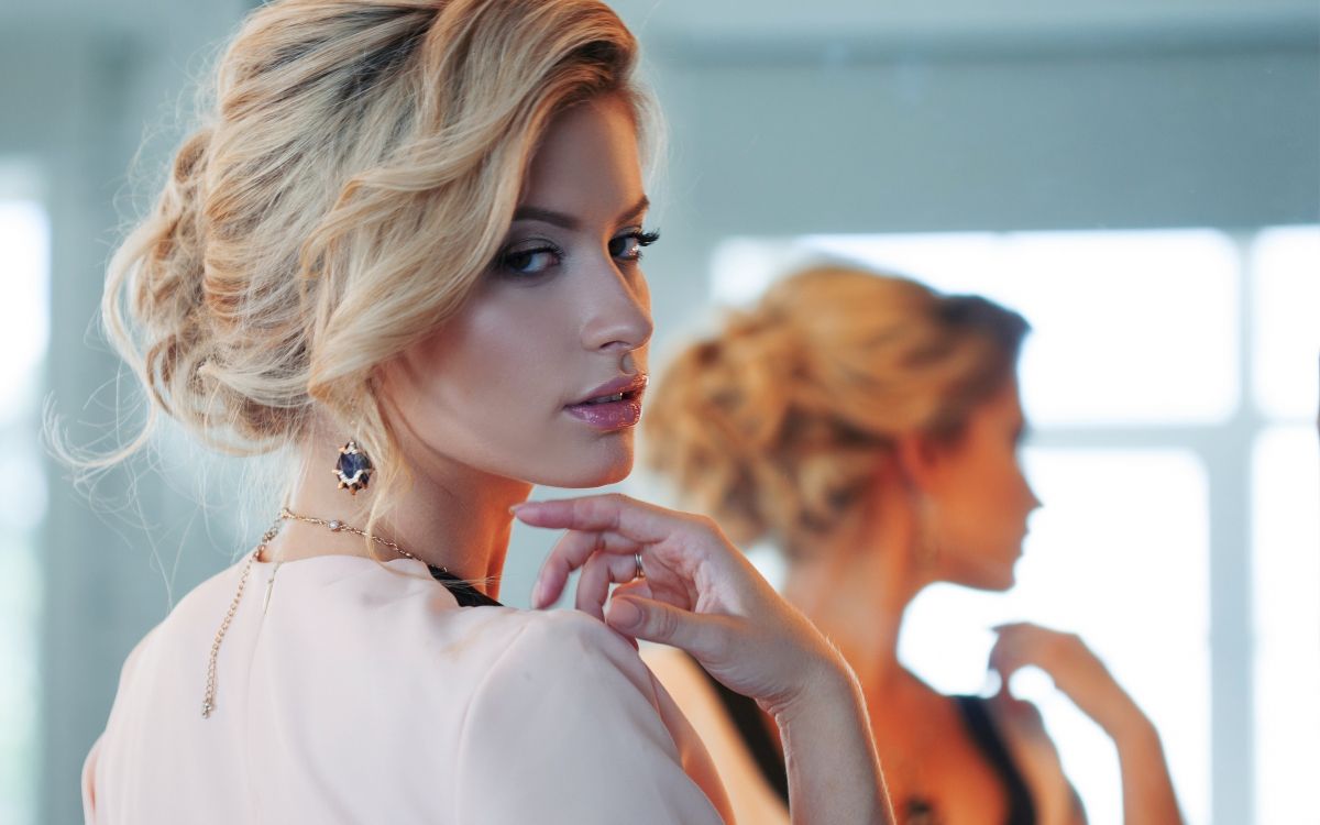 Illustration, Menton, Sourcil, Épaule, L'expression du Visage. Wallpaper in 2560x1600 Resolution