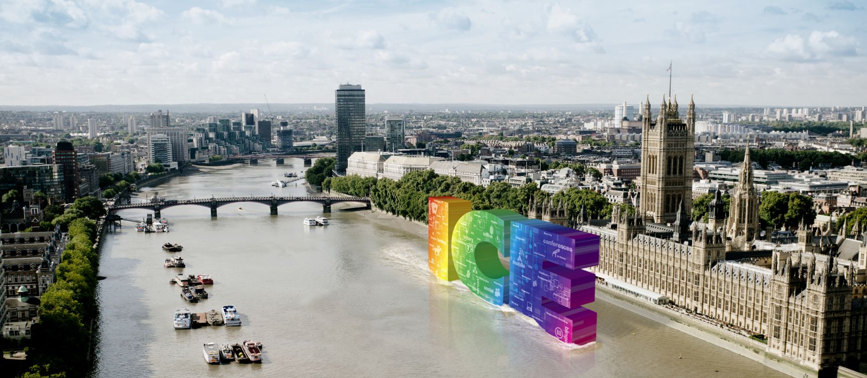 Edificios de Gran Altura Cerca Del Cuerpo de Agua Durante el Día. Wallpaper in 3452x1505 Resolution