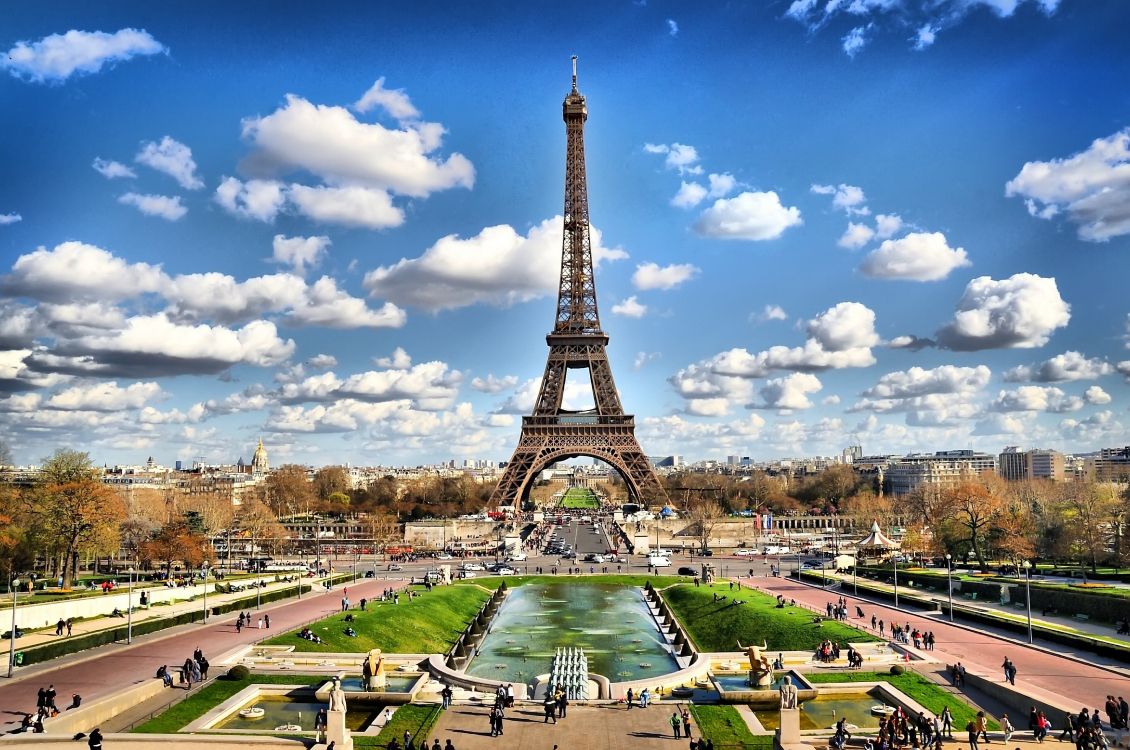 Tour Eiffel Sous Ciel Bleu Pendant la Journée. Wallpaper in 5568x3694 Resolution